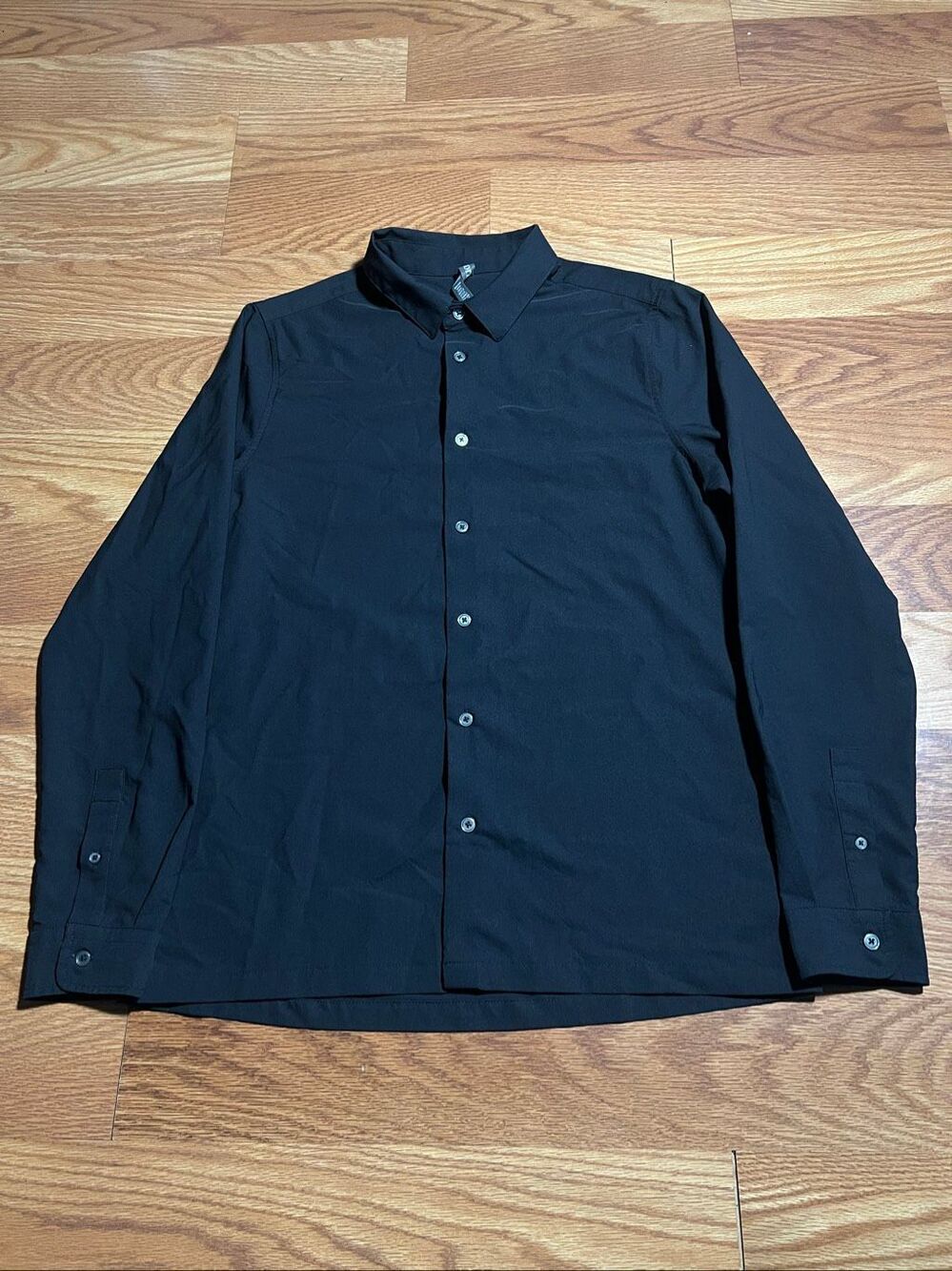 Vuori Men's Long Sleeve Manhattan Button Down Shirt Medium